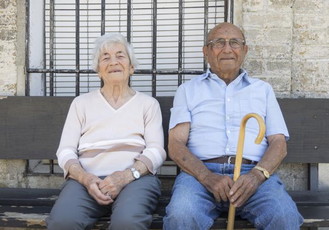Mari Lorenzo y Amalio Lorenzo, más conocido en el pueblo como Mayete, testigos del incendio de 1945.