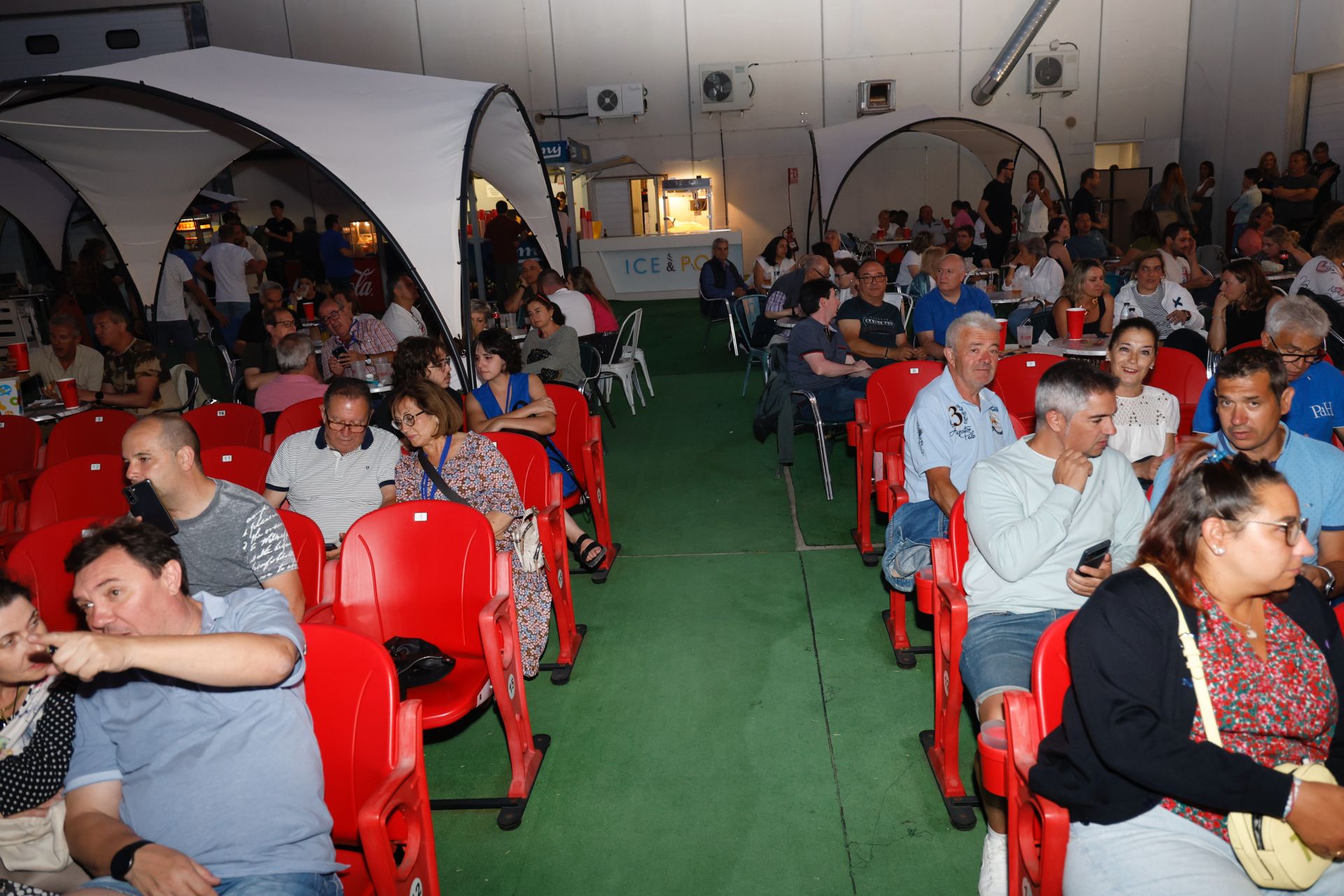 La música y el humor conjugan al aire libre en OMY