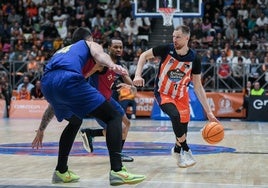 Jakovics disputando un partido la pasada temporada en la ACB.