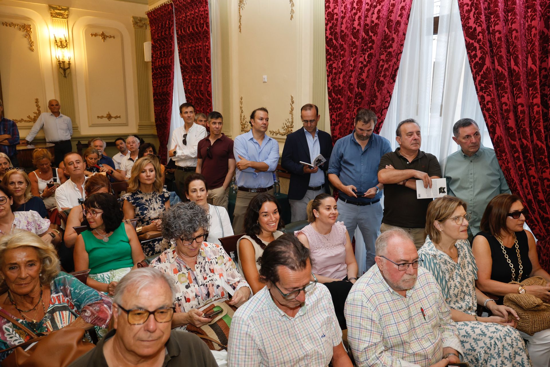 Palencia arropa a Luis Calderón en su estreno como escritor
