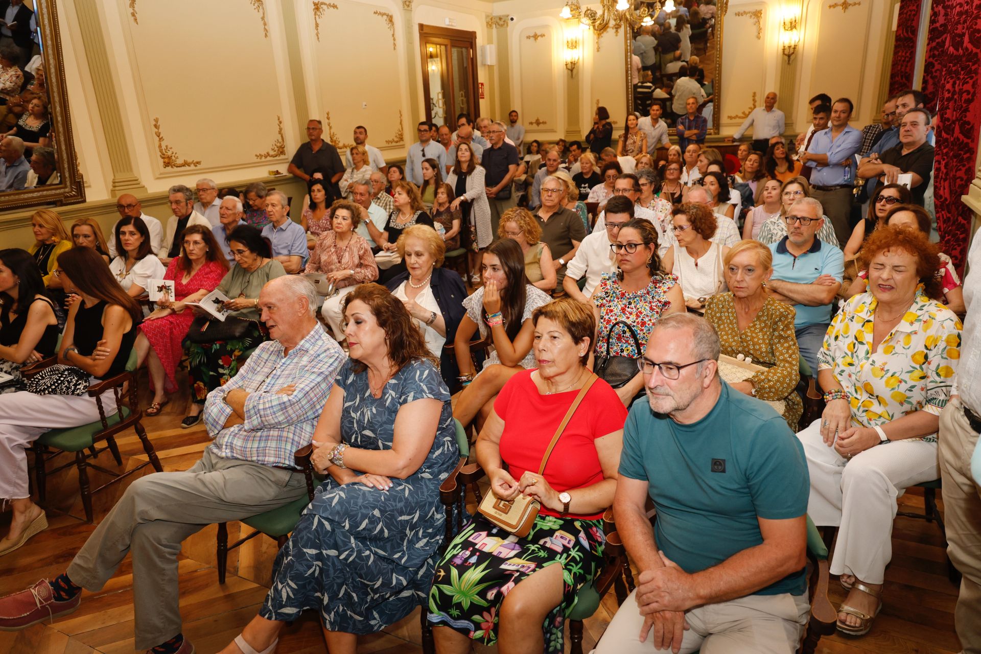 Palencia arropa a Luis Calderón en su estreno como escritor