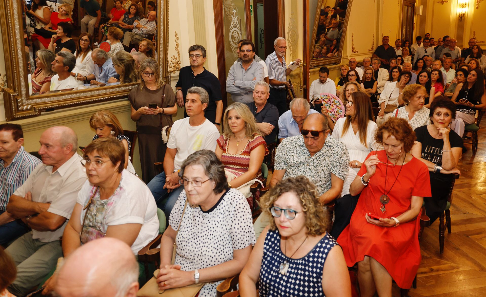 Palencia arropa a Luis Calderón en su estreno como escritor