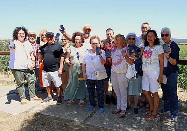 La iniciativa ha unido a conductores y usuarios, todos ellos de Castronuño