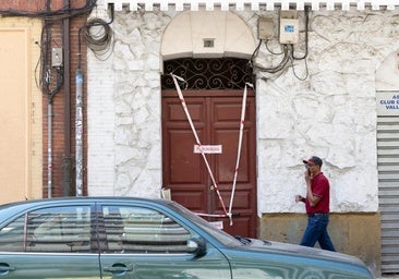 Los desalojados por el fuego de la calle San José vuelven a sus casas para coger «lo básico»