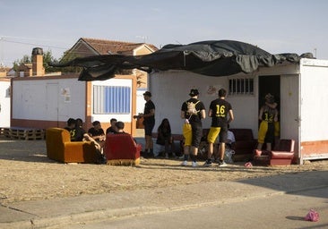 El boom de las casetas de obra para las fiestas: «Mi peña ha comprado una por mil euros»