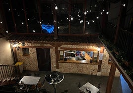 Vista del patio y del interior del restaurante Posada Estrella Matutina
