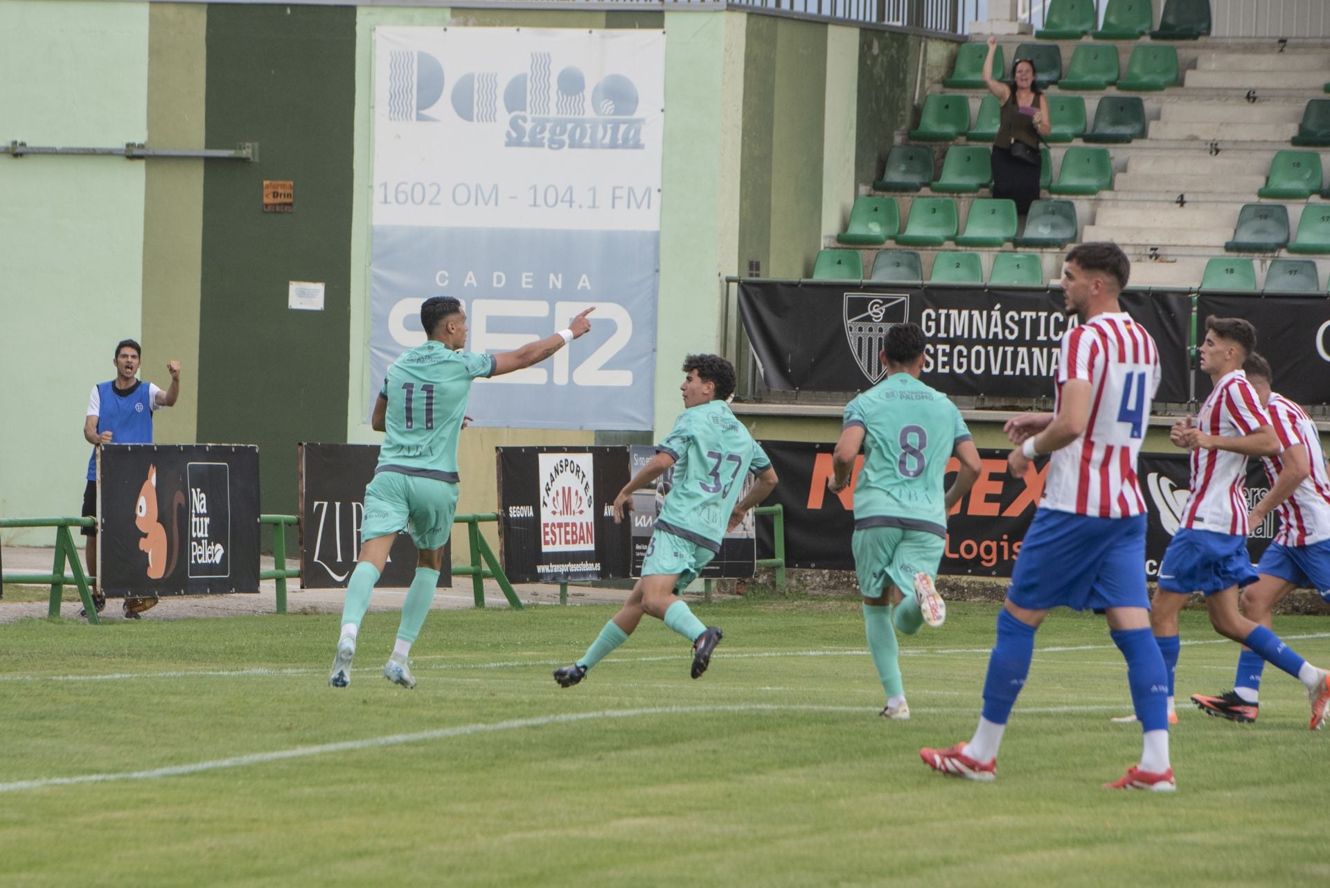 El debut de la renovada Segoviana, en imágenes