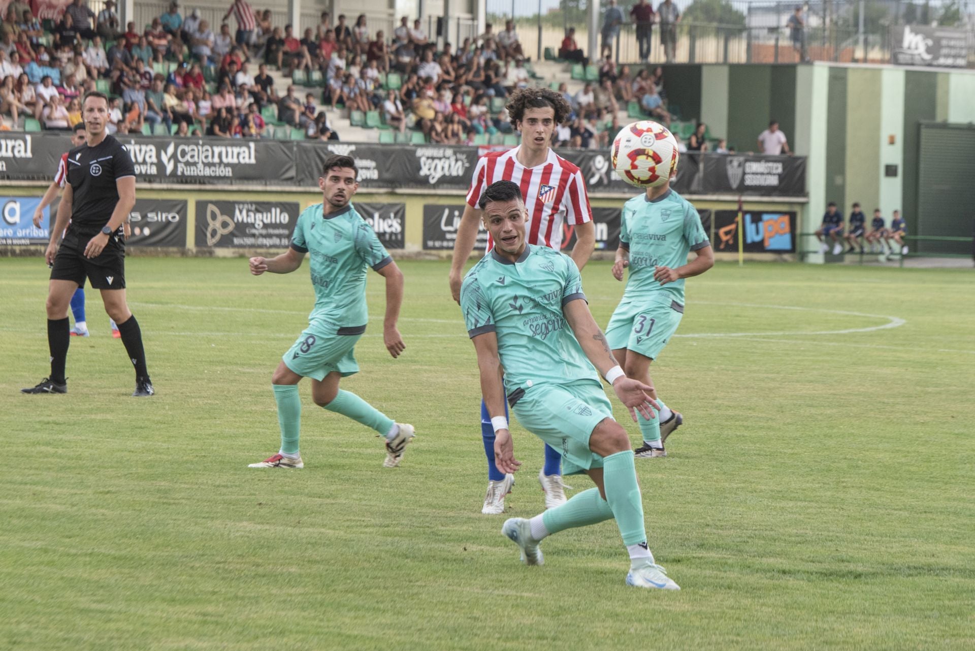 El debut de la renovada Segoviana, en imágenes