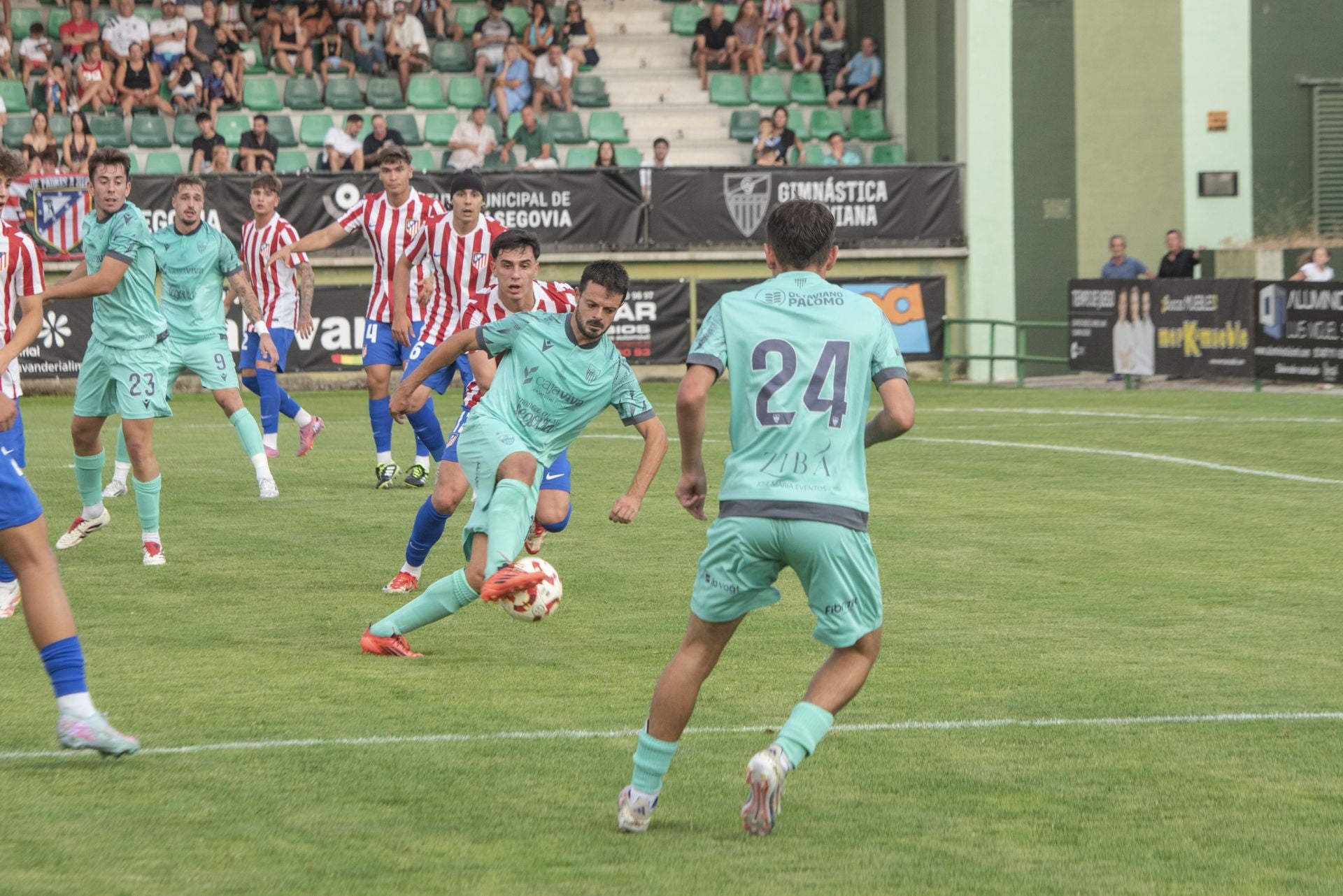 El debut de la renovada Segoviana, en imágenes