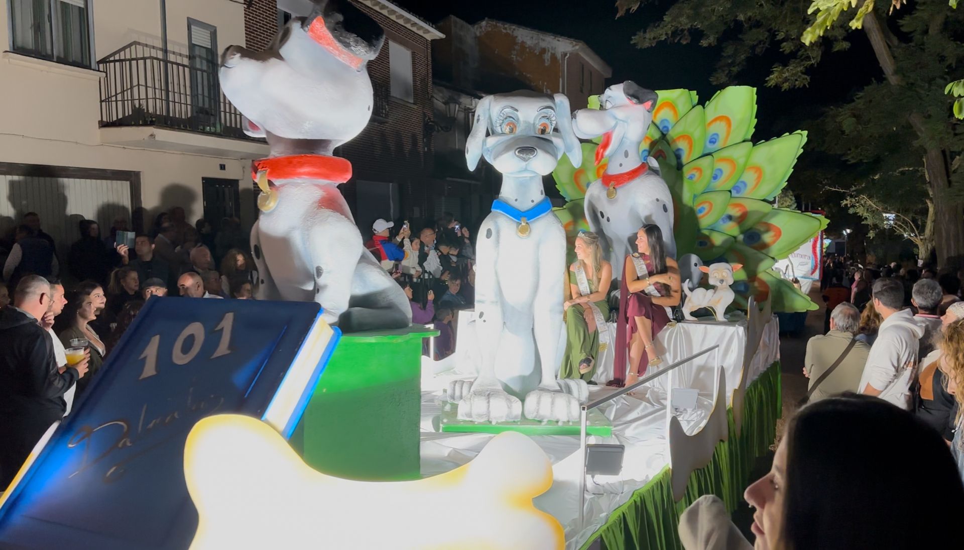 El prólogo del desfile en Herrera, otro nocturno