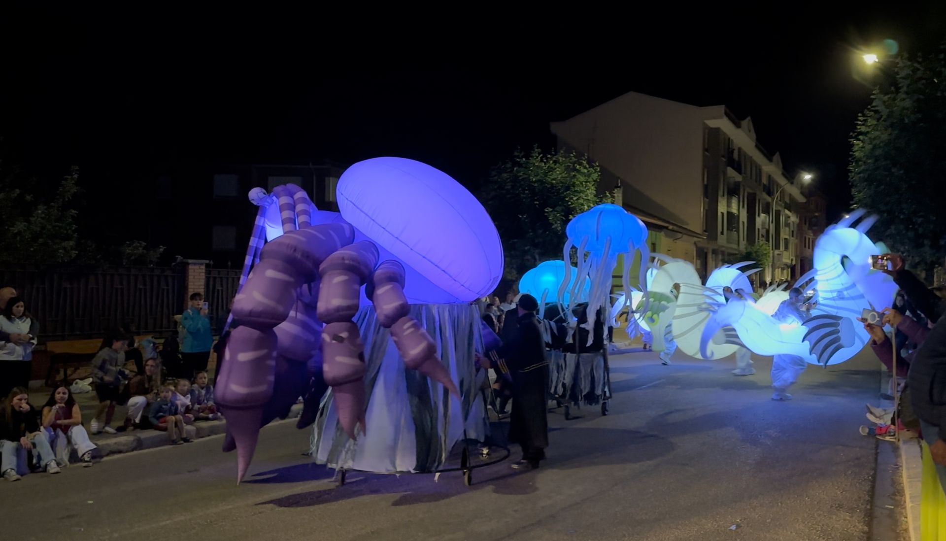 El prólogo del desfile en Herrera, otro nocturno