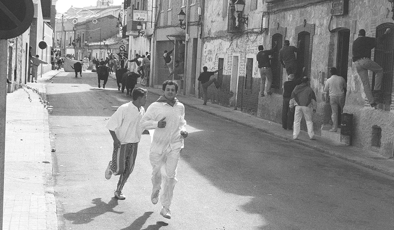 Encierro por la calle Sol de Laguna de Duero. 10 de septiembre de 1996.