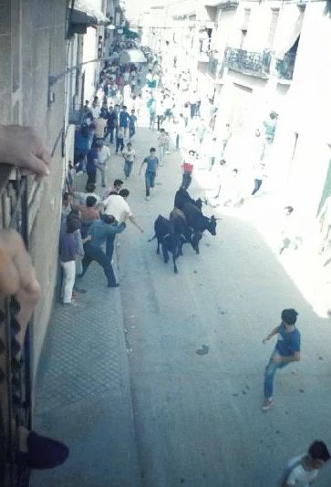 Encierro por las calles de La Cistérniga.
