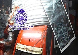 Estado en el que quedó el vehículo tras empotrarlo contra el centro Media Markt.