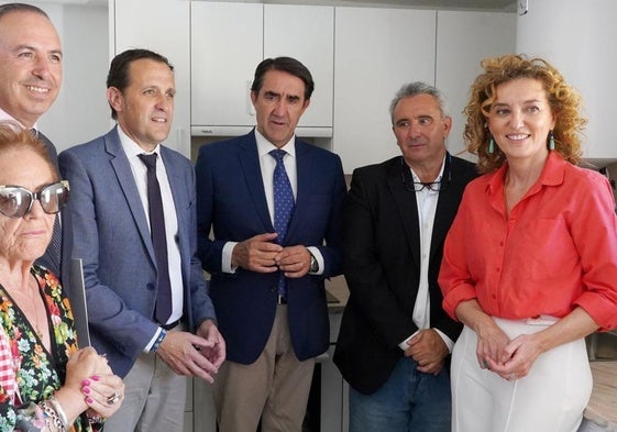 El consejero de Medio Ambiente y el de la Diputación de Valladolid firman en Santervás el protocolo de rehabitare en la provincia.