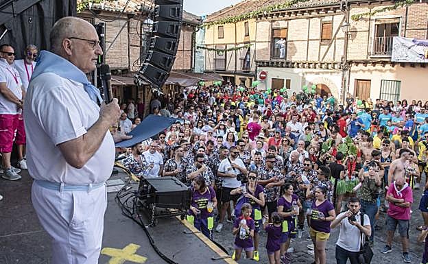Emilio Fuentetaja, abogado y peñista, pronuncia el pregón.