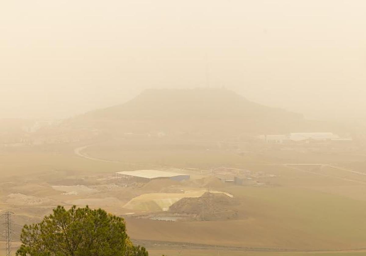 Episodio de polvo sahariano registrado en 2022 en Valladolid, a la altura del Cerro de San Cristóbal.