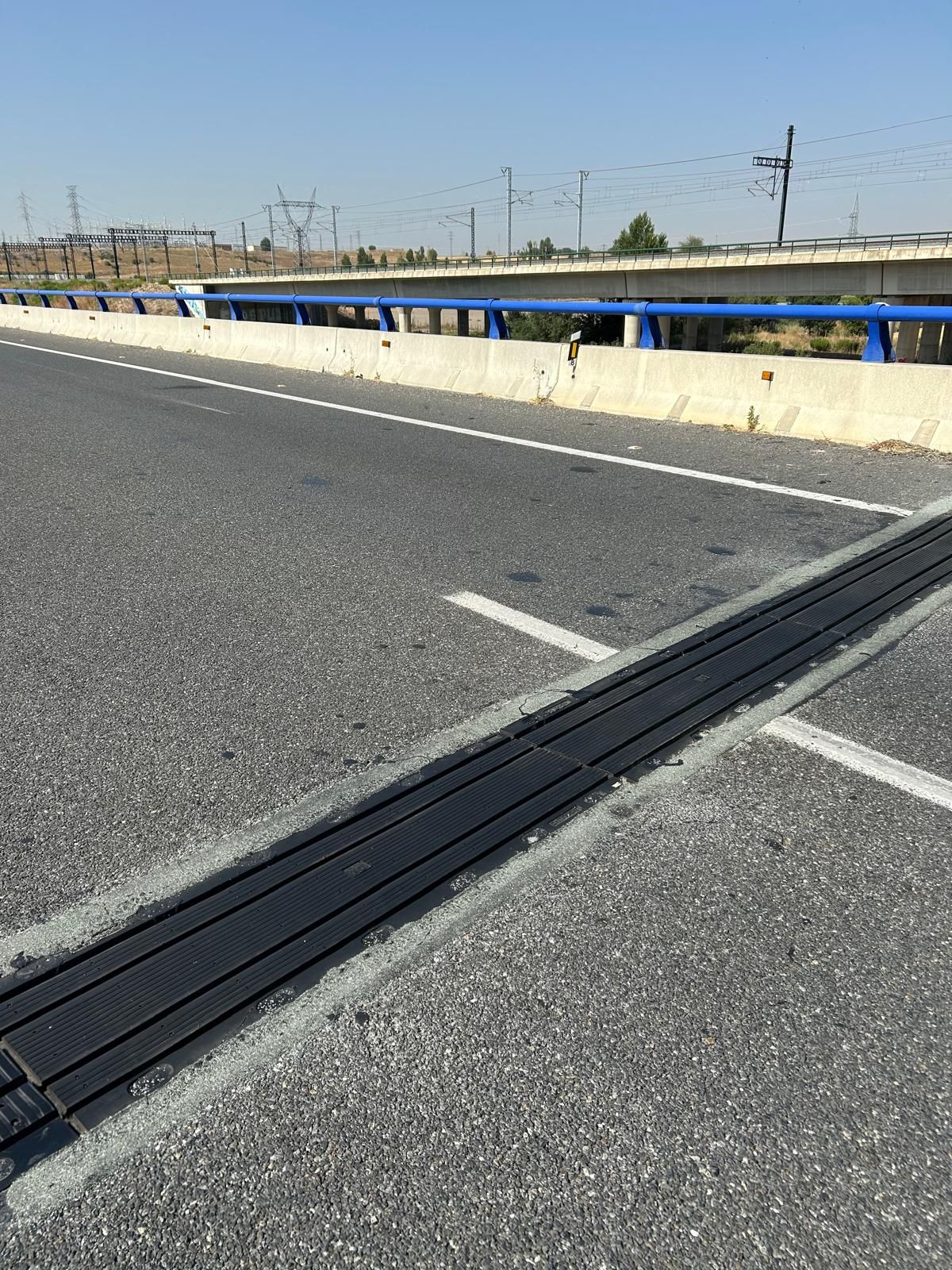 Juntas ya reparadas en uno de los viaductos de la VA-30.
