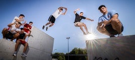 Izan Torres, Aitor Palmero, Adrián Álvarez, Adrián Lino, Rubén Roman 'Ruy', Miguel Valentini 'Mich' y Ares David Díez, en la pista de parkour de Arturo Eyries.