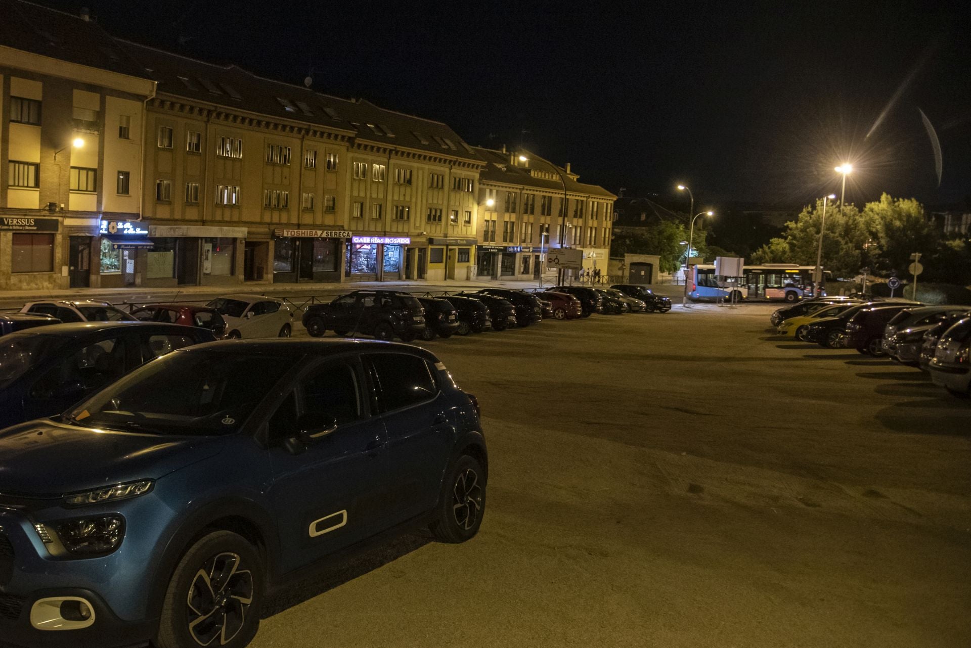 Fotos del aparcamiento espontáneo entre Vía Roma y San Gabriel