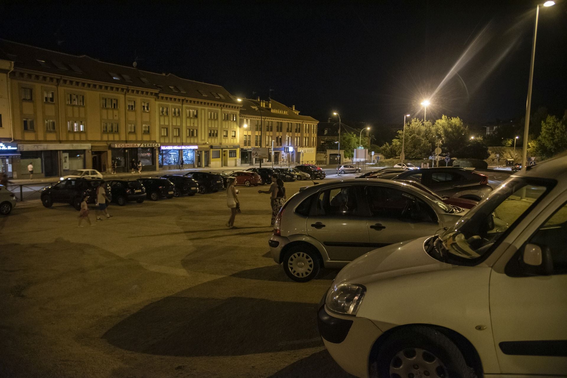 Fotos del aparcamiento espontáneo entre Vía Roma y San Gabriel