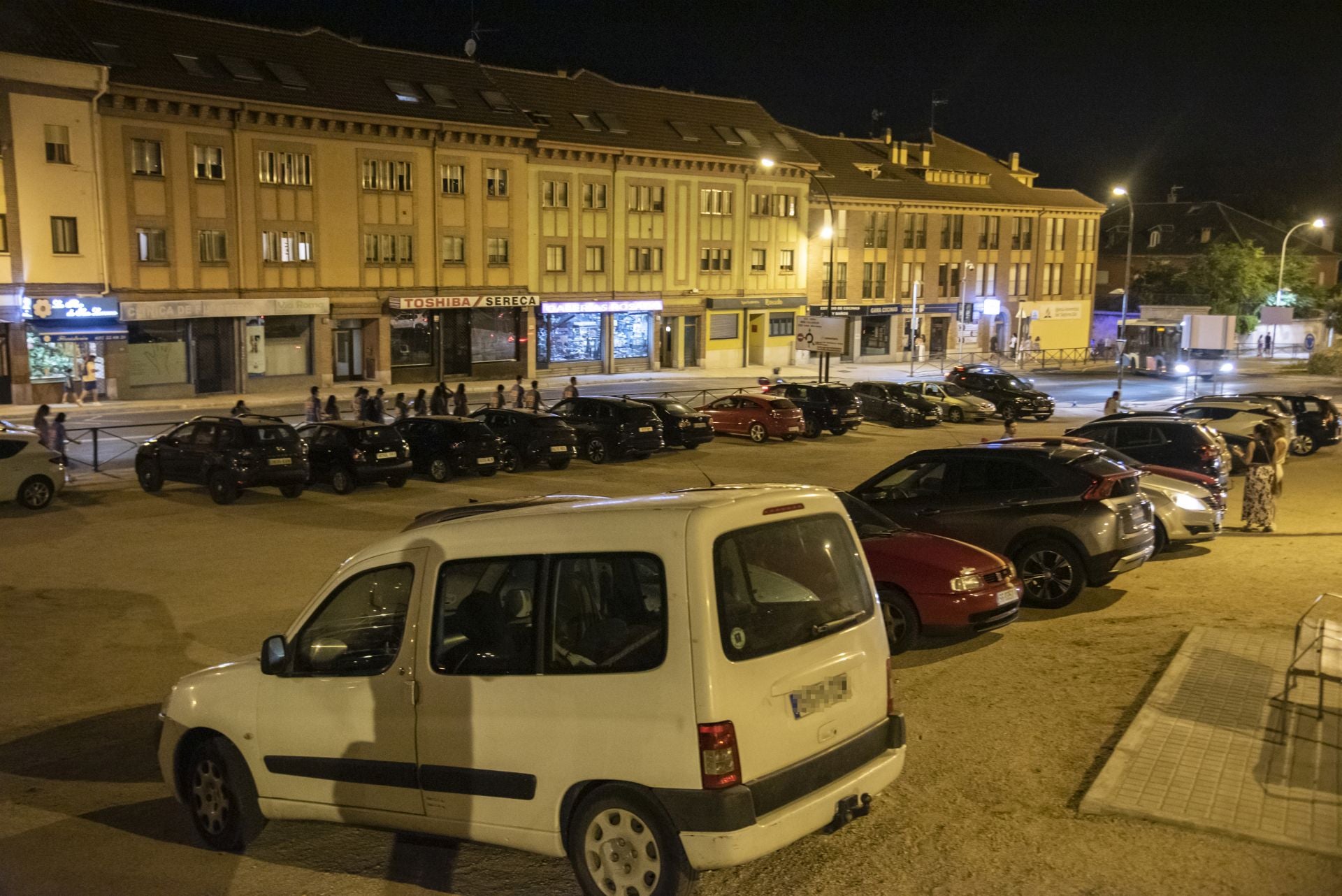 Fotos del aparcamiento espontáneo entre Vía Roma y San Gabriel