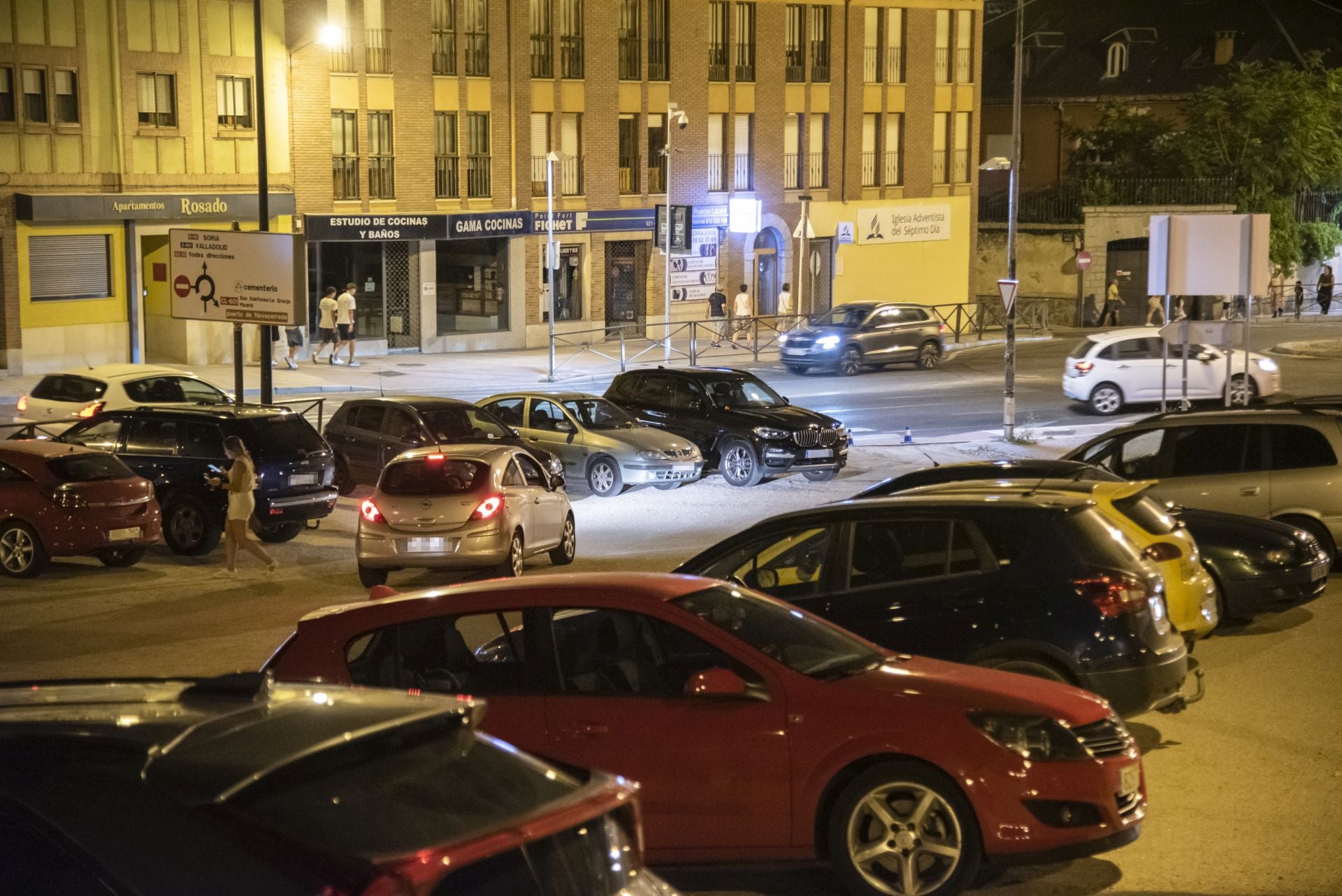 Fotos del aparcamiento espontáneo entre Vía Roma y San Gabriel