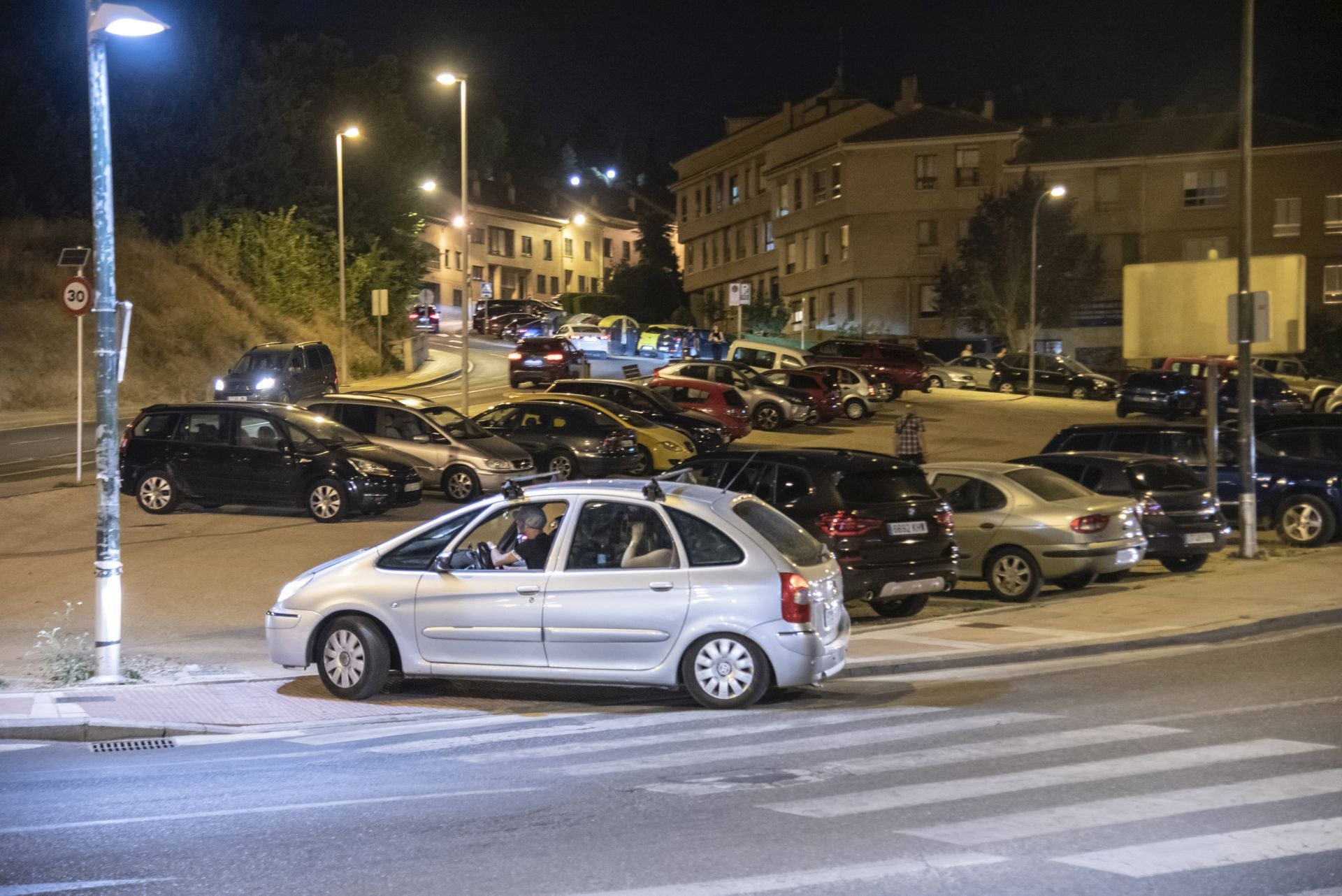 Fotos del aparcamiento espontáneo entre Vía Roma y San Gabriel