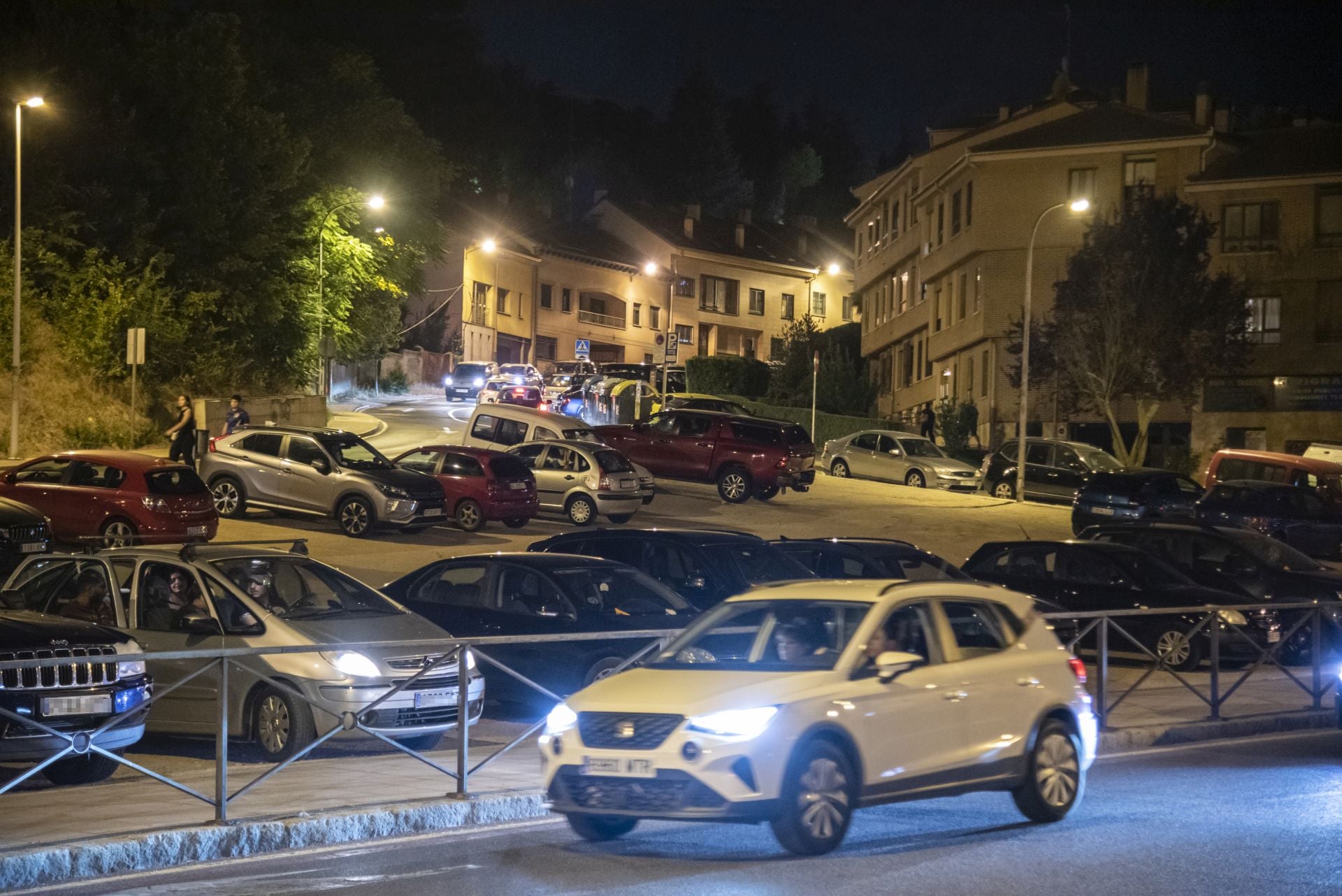 Fotos del aparcamiento espontáneo entre Vía Roma y San Gabriel