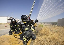 Bomberos, junto al parque de Arroyo.