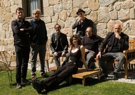 Marcos Fernández Fermoselle, segundo por la izquierda, con su grupo Red Moon Yard.