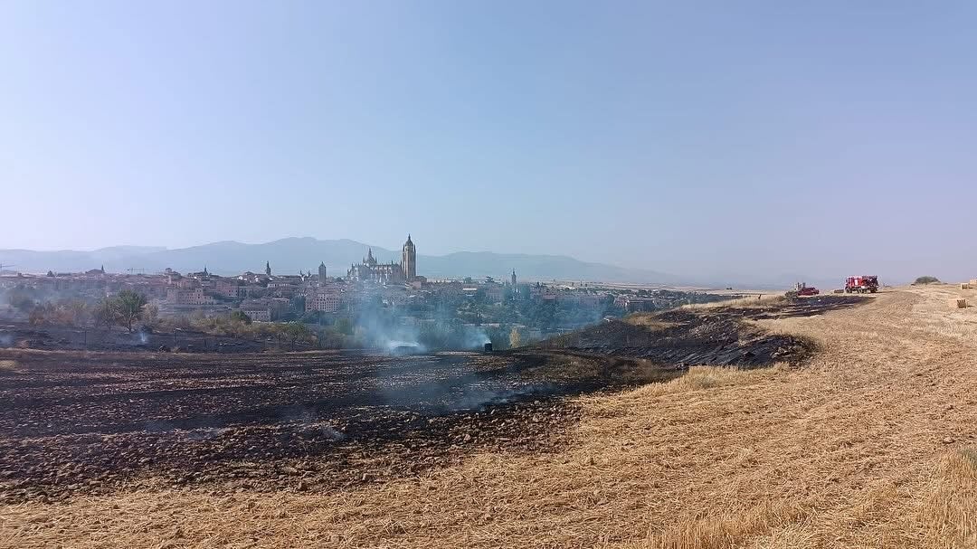 Fotos del incendio entre Zamarramala y el monasterio del Parral