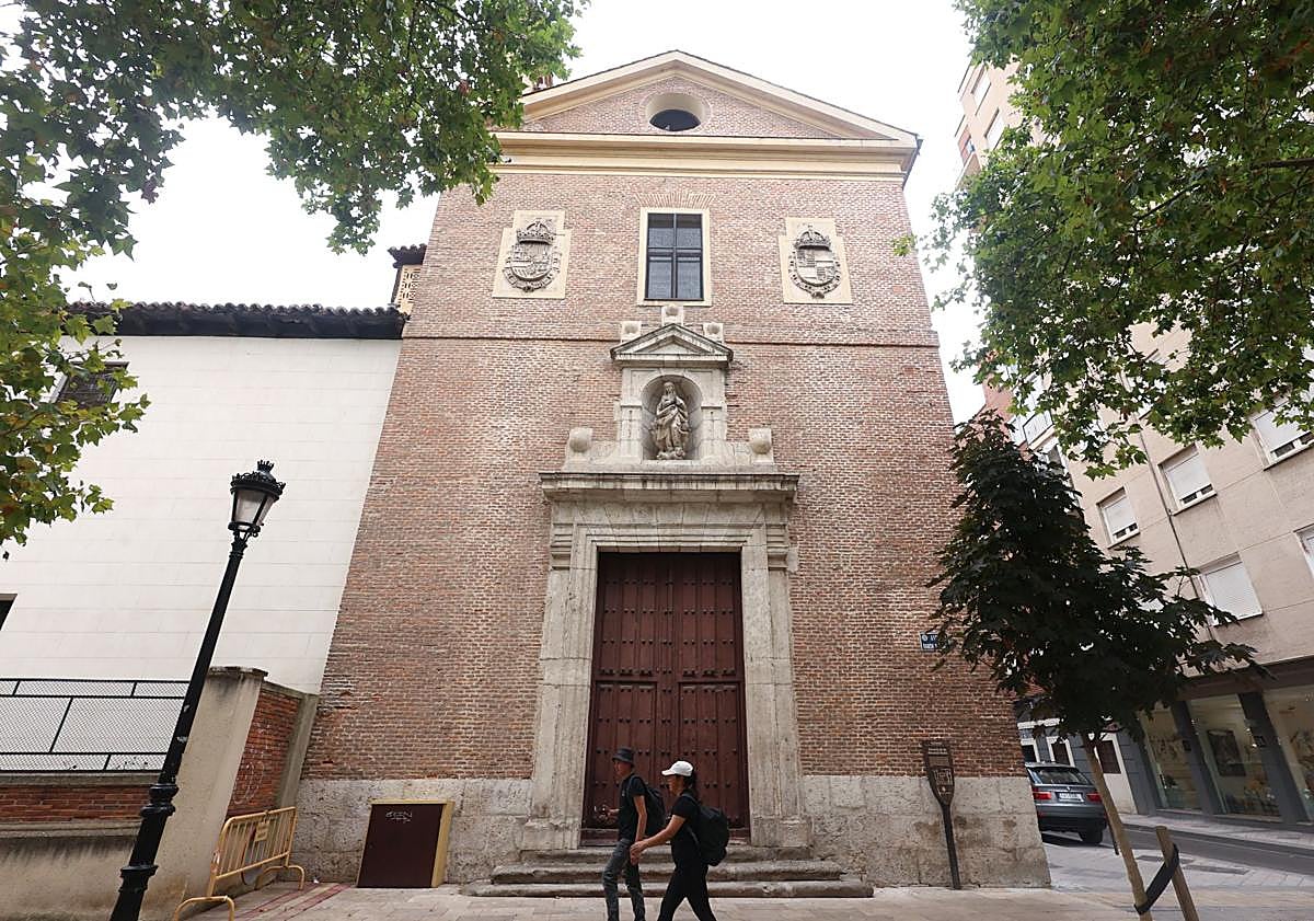 Imagen principal - Portada de la iglesia del convento. Cuadro de El Greco e imagen del Cristo Cruficicado de Francisco de Rincón.