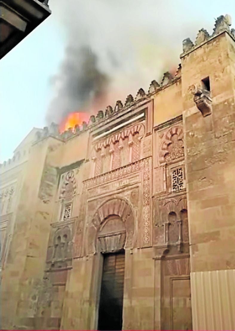 Las imágenes del incendio en la Mezquita de Córdoba