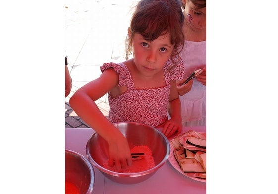Los niños participaron en el taller de cocina elaborando un sanjacobo de calabacín