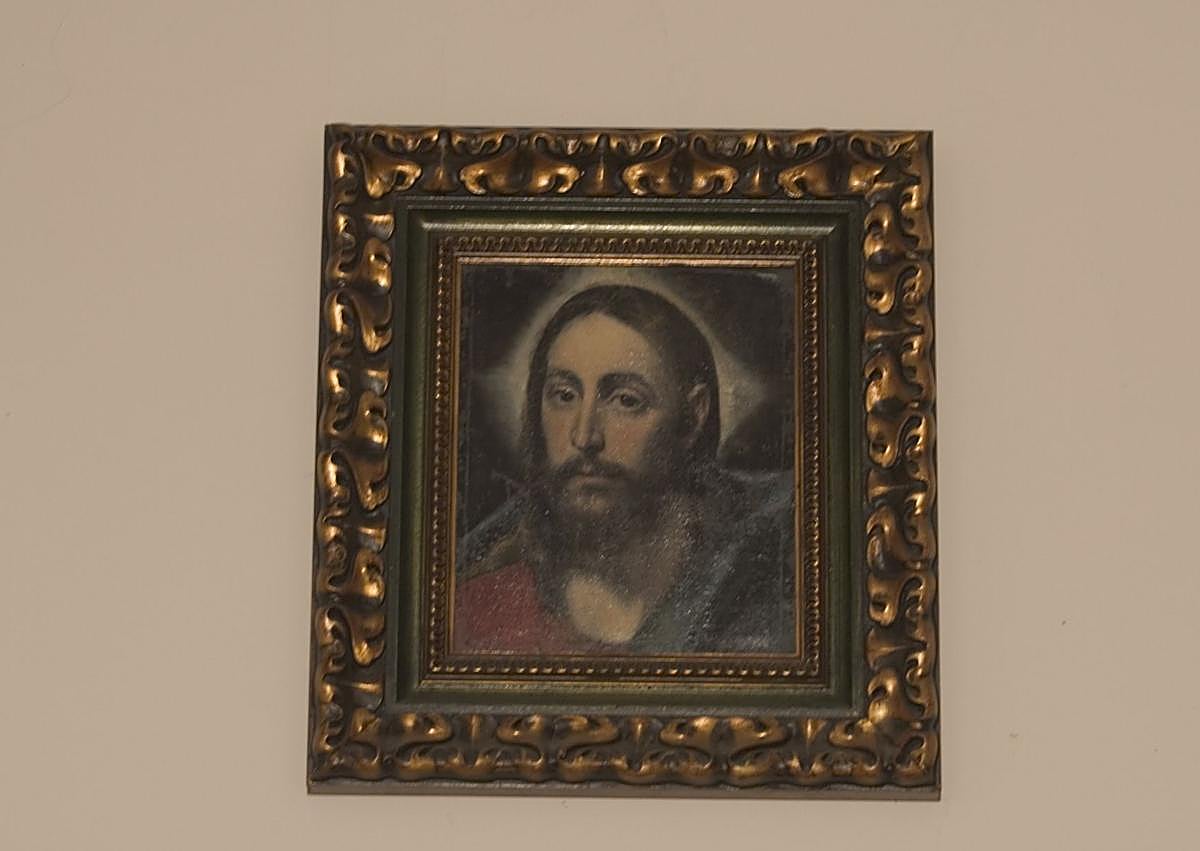 Imagen secundaria 1 - Portada de la iglesia del convento. Cuadro de El Greco e imagen del Cristo Cruficicado de Francisco de Rincón.