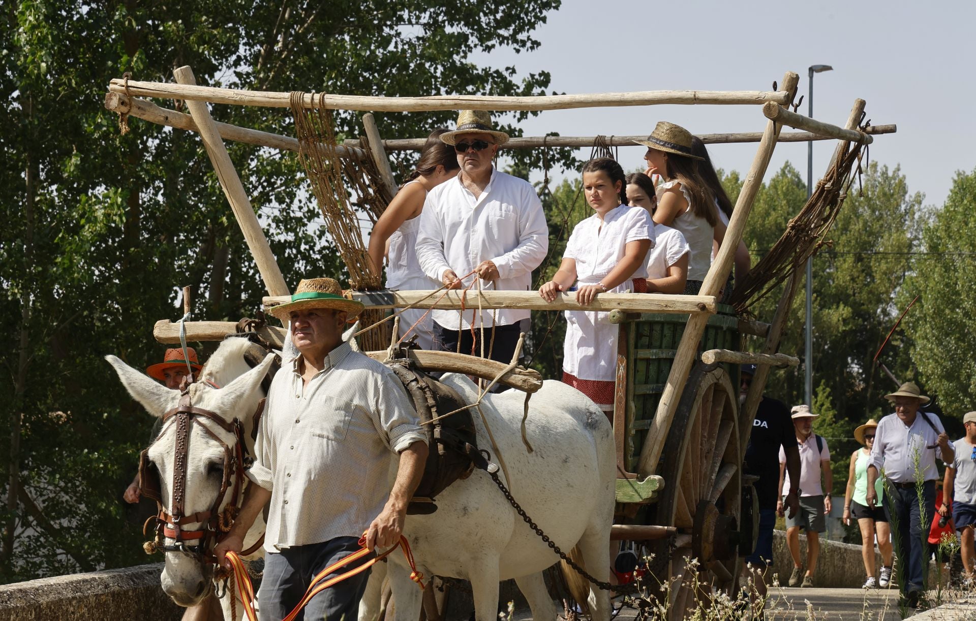 Castrillo de Villavega retrocede al pasado con la Fiesta de la Trilla