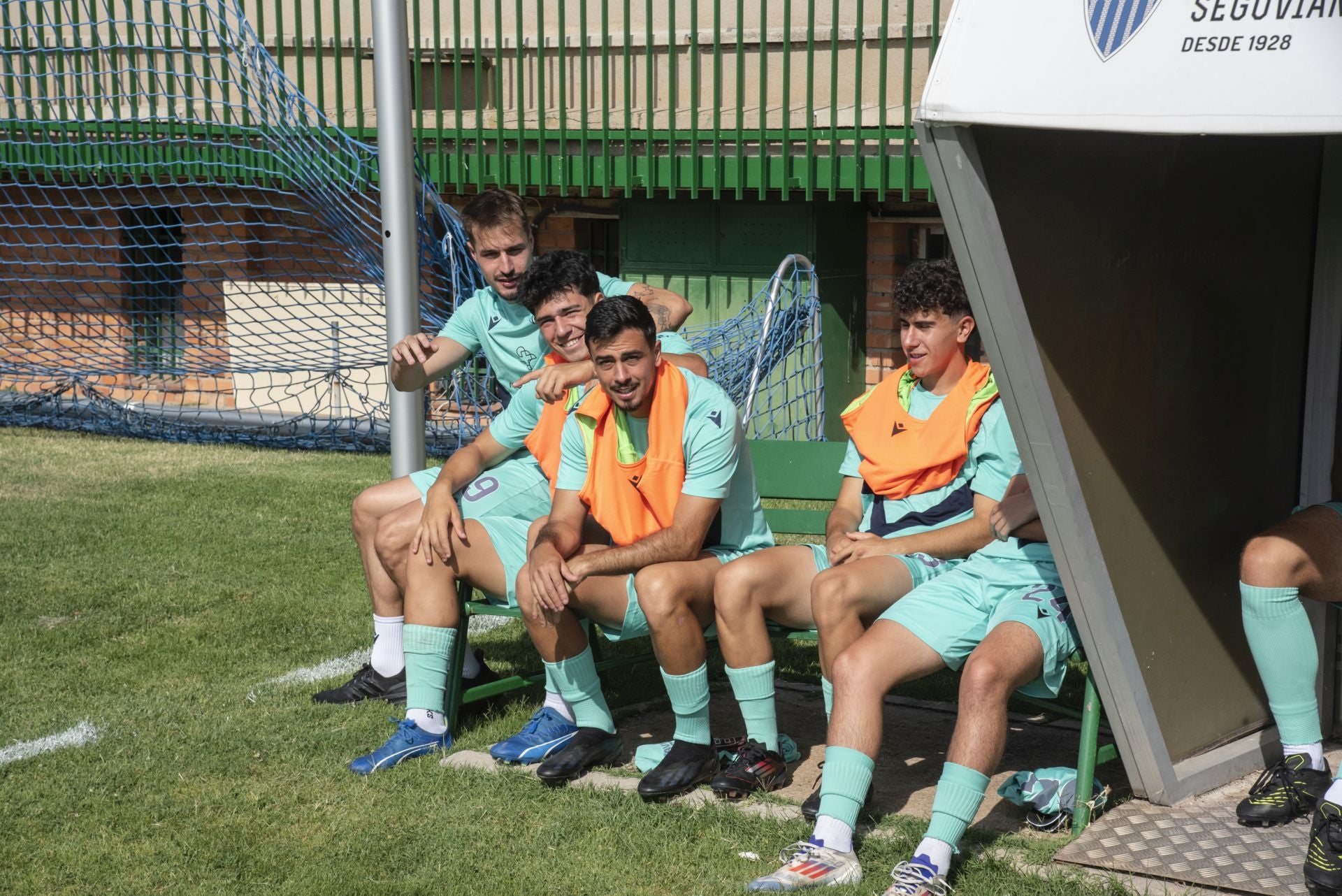 Fotos del partido entre la Segoviana y el Rayo Majadahonda