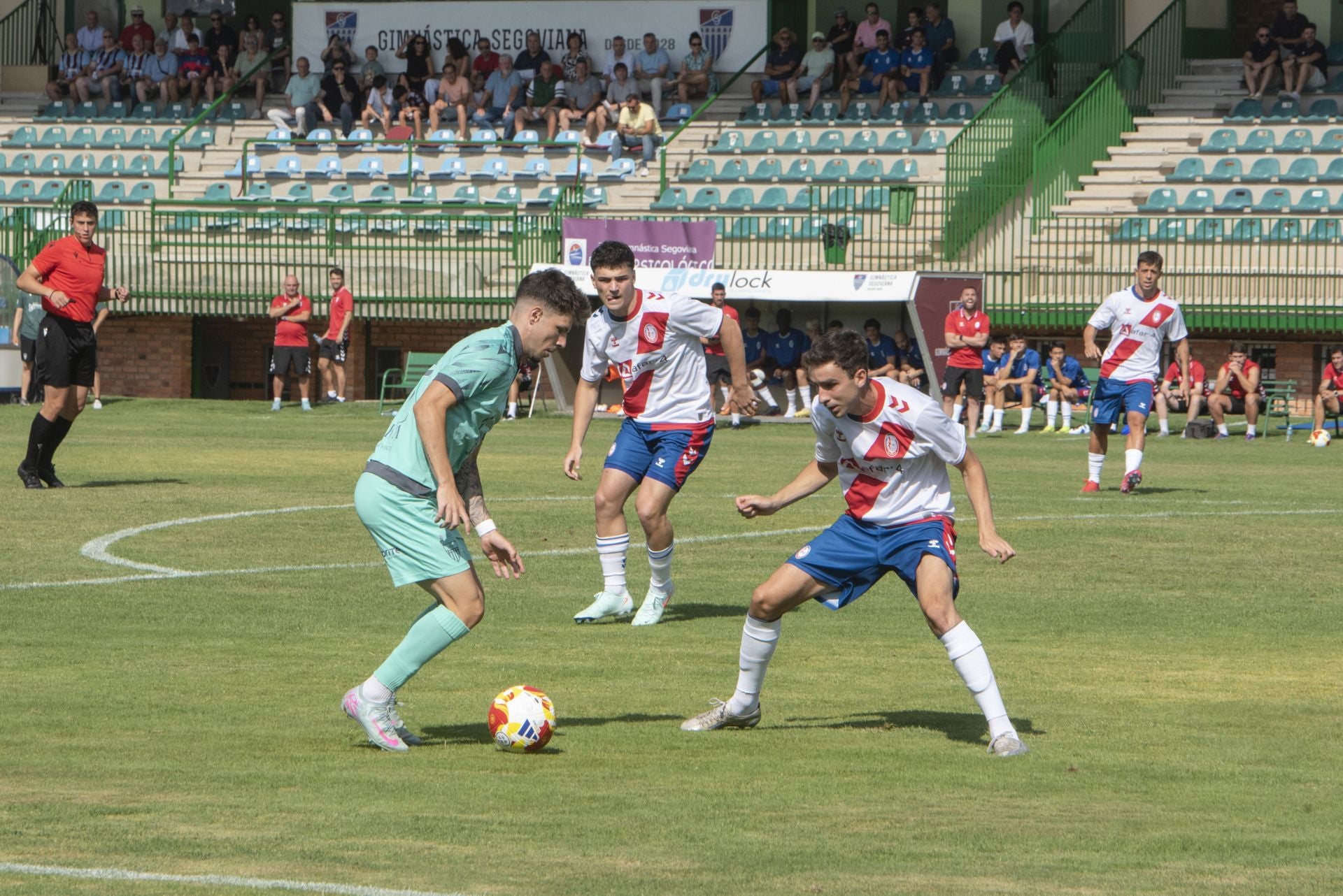 Fotos del partido entre la Segoviana y el Rayo Majadahonda