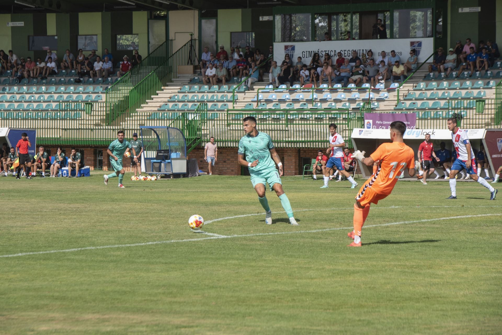 Fotos del partido entre la Segoviana y el Rayo Majadahonda