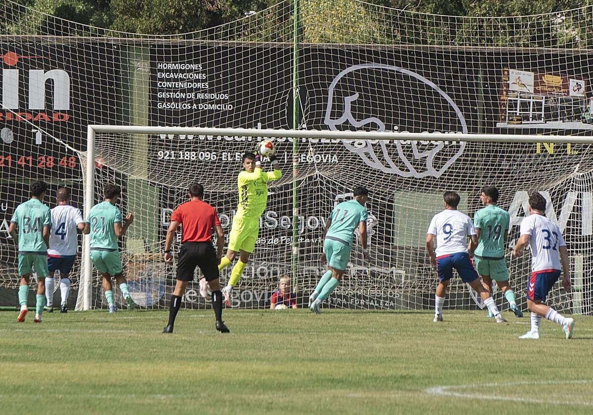 Fotos del partido entre la Segoviana y el Rayo Majadahonda