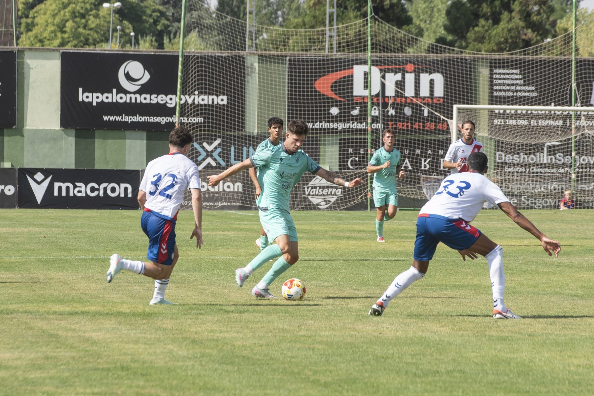 Fotos del partido entre la Segoviana y el Rayo Majadahonda