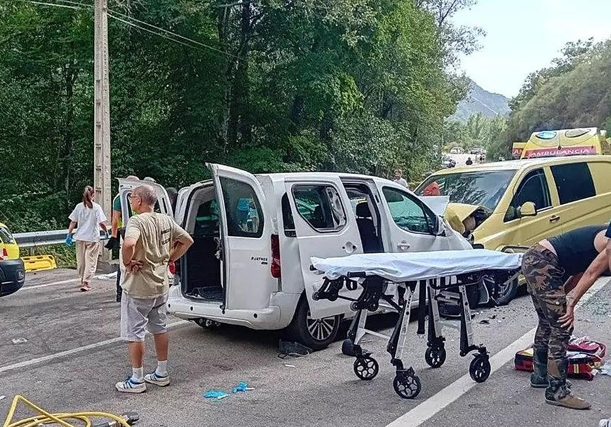 Imagen de los momentos posteriores al choque frontal en Palacios del Sil.