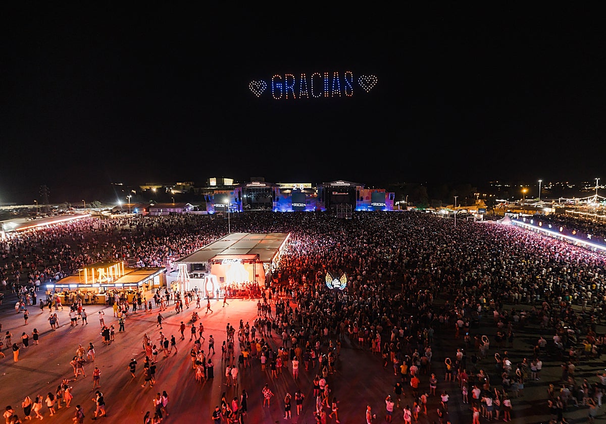 Espectáculo de drones en Sonorama Ribera, con miles de personas esperando al concierto de Arde Bogotá.