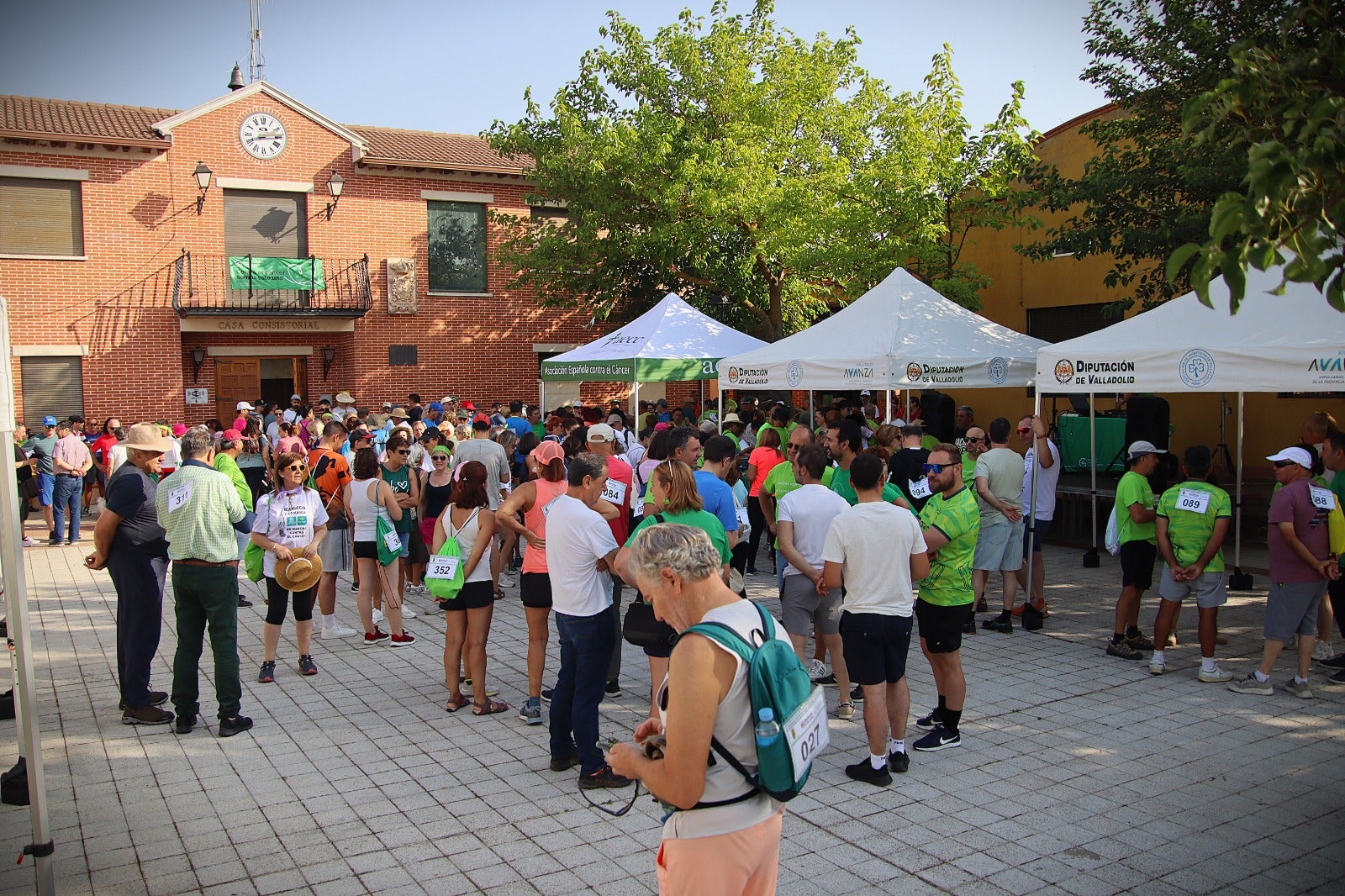 Seis pueblos de Tierra de Campos se unen en la quinta macha contra el cáncer Entre tapiales