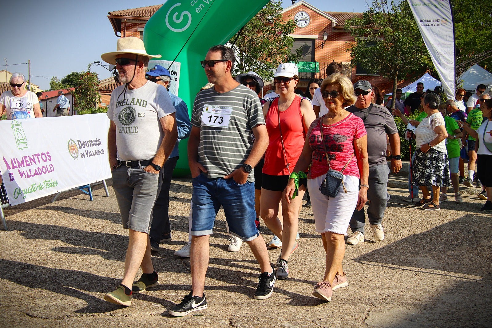 Seis pueblos de Tierra de Campos se unen en la quinta macha contra el cáncer Entre tapiales