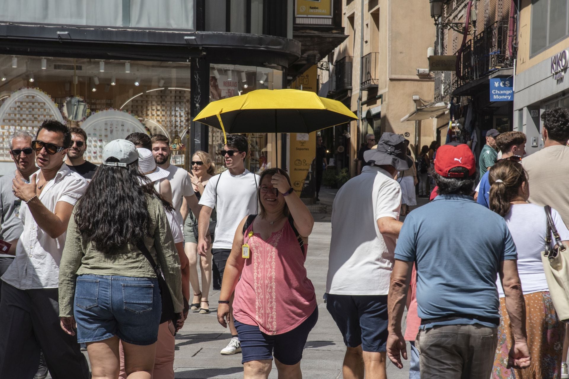 Fotos: así pasa Segovia la ola de calor por el día y por la noche