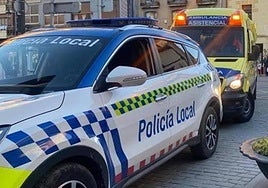 Imagen de archivo de una intervención de la Policía Local y emergencias sanitarias.