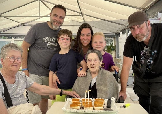 101 años entre nietos, biznietos y bombones