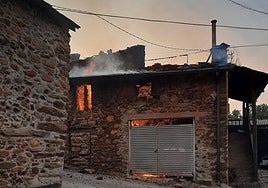 Una de las seis casas afectadas por el incendio en Médulas.